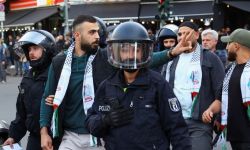معلم ألماني يصفع طالبا لأنه رفع علم فلسطين..
