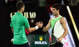 الإسباني كارلوس ألكاراز يكتب التاريخ ويتوج بلقب أستراليا المفتوحة للتنس