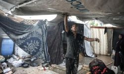 ما بين سقوط القنابل وهطول الأمطار، النساء والأطفال "الأكثر تعرضا للقتل" في غزة