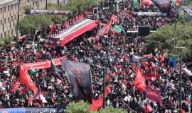 حيث سيوارى الثرى... وصول طائرة نعش الشهيد خامنئي إلى مشهد