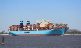 اليمن تهدد بإغلاق مضيق باب المندب