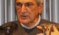 ألفَ العديدَ من كتبه في السجن.. وفاة الفيلسوف الإيطالي أنطونيو نيغري عن 90 عاماً