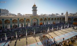 رفع الراية الغديرية في الصحن الحيدري الشريف